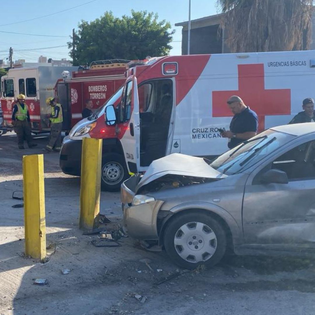 Dos Conductores Resultan Heridos Luego de Accidente en Avenida Corregidora de Torreón